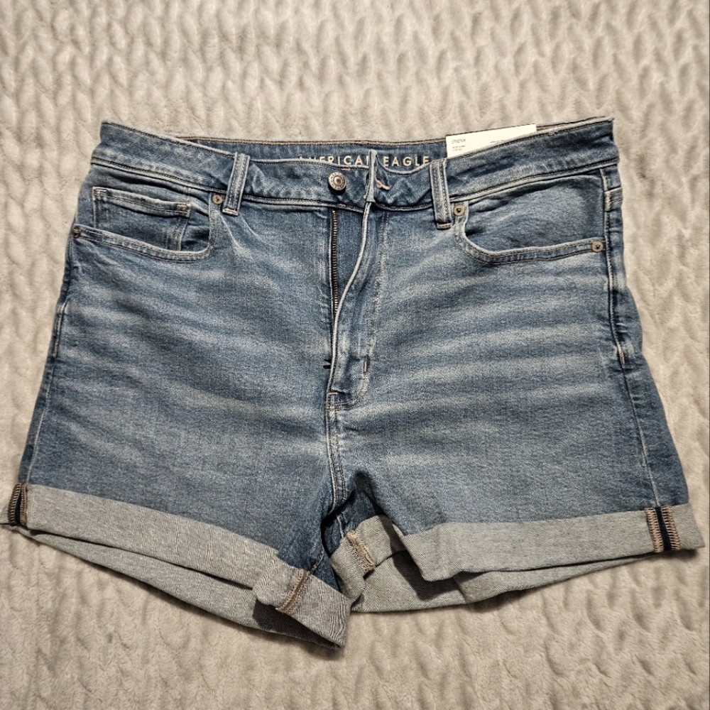 American Eagle mom short stretch